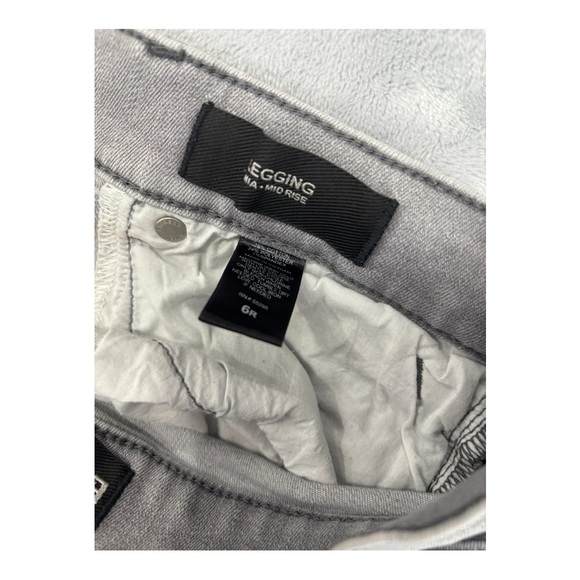 Express Gray Distressed Jegging Jeans - Picture 6 of 6